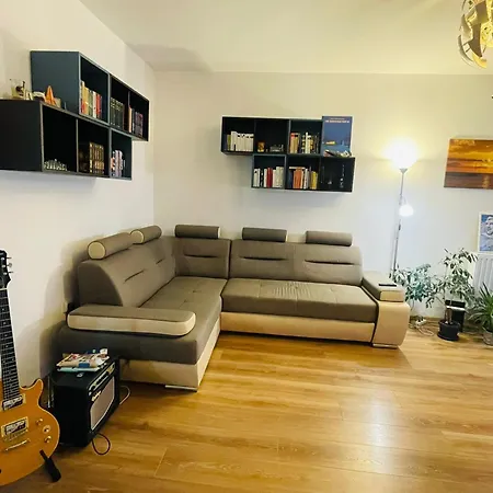 Cozy With Free Parking Apartment